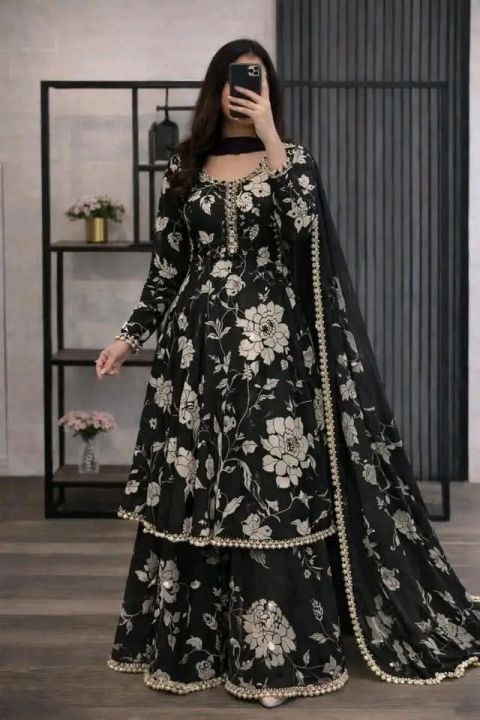 Premium%20Floral%20Print%20Gharara%20Set%20with%20Pearl%20Border%20Work.%20-%20Image%203