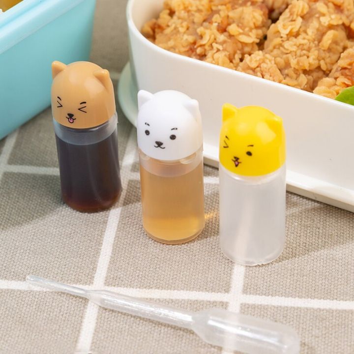 4PC/SET%20Mini%20Sauce%20Bottles%20Cartoon%20Portable%20Seasoning%20Ketchup%20Bottles%20Salad%20Dressing%20Containers%20Bento%20Lunch%20Boxes%20Kitchen%20Jars%20-%20Image%203