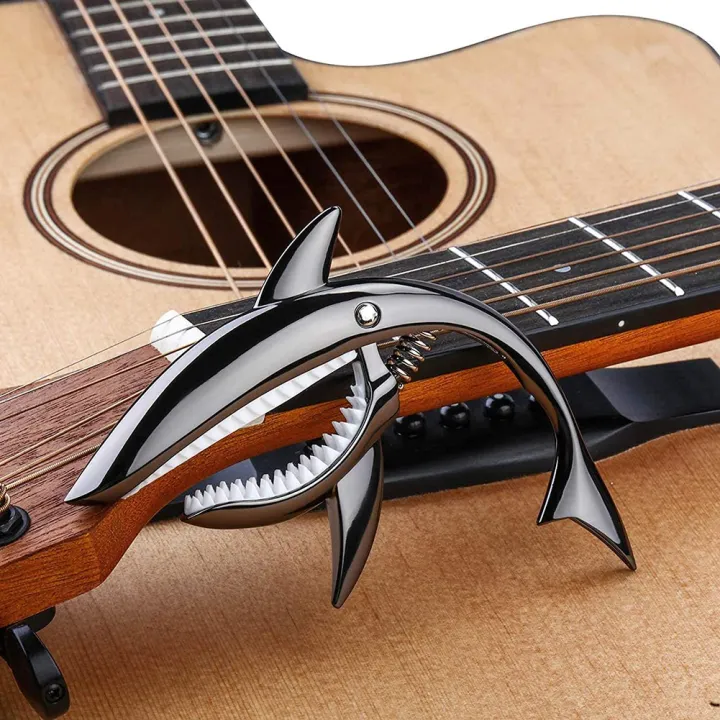 Shark%20Guitar%20Capo%20Zinc%20Alloy%20Capo%20with%20Pick%20,Silver%20-%20Image%204