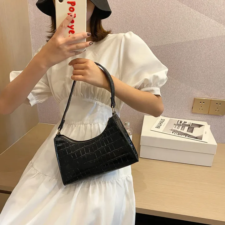 Feminine%20Purses%20Armpit%20Shoulder%20Bag%20Summer%20Handbags%20Women's%20Armpit%20Bags%20Clutch%20Handbags%20Small%20Shoulder%20Purse%20-%20Image%204