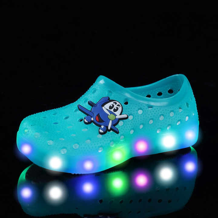 New%20Style%20Boys%20Girls%20Sport%20Beach%20Sandals%20Summer%20Kids%20Shoes%20With%20Light%20LED%20Hole%20Sandals%20Children%20Brand%20Fashion%20Sneakers%2016%20colors%20-%20Image%204