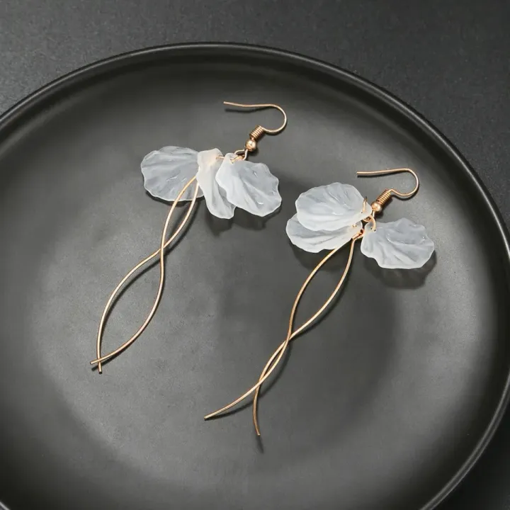 1%20pair%20beautiful%20transparent%20most%20demanding%20earrings%20for%20women%20-%20Image%204