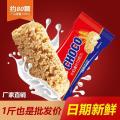Oatmeal chocolate crisp can be eaten dry, can be brewed cereal, fruit, oatmeal, chocolate breakfast, instant candy wholesale.