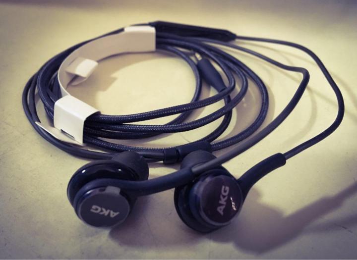 Wire%20Control%20Headset%20for%20Smartphone%203.5mm%20In-ear%20Wired%20Microphone%20Volume%20Control%20Headset%20Earphone%20-%20Image%204