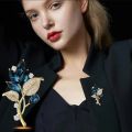 Fashion Plant Series Crystal Brooches Women Clothing Coat Jewelry Party Accessories. 