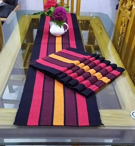 Dining%20Table%20Runner%20With%206%20Pcs%20Mat%20-%20Image%202