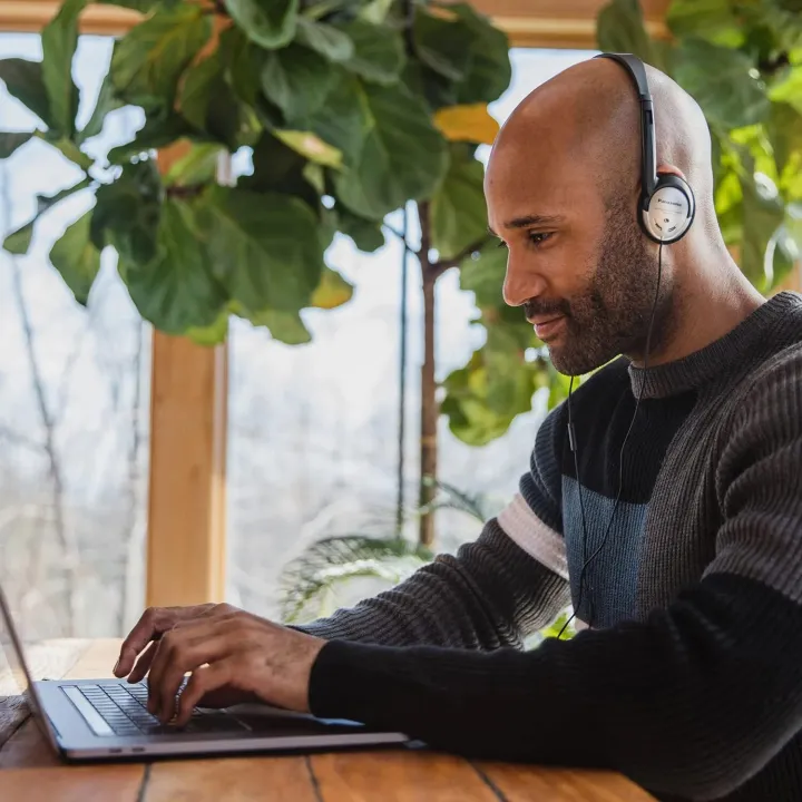 Panasonic%20Headphones,%20On-Ear%20Lightweight%20Earphones%20with%20Microphone%20and%20XBS%20for%20Extra%20Bass%20and%20Clear,%20Natural%20Sound,%203.5mm%20Jack%20-%20-%20Image%203