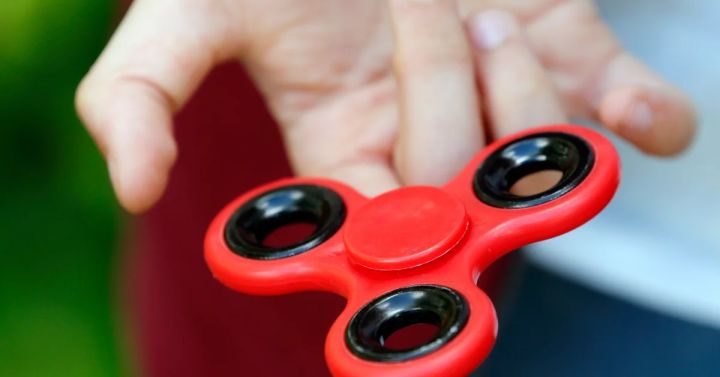 Fidgets%20Hand%20Spinner%20Finger%20Bearing%20Toys%20for%20Kids.%20-%20Image%203