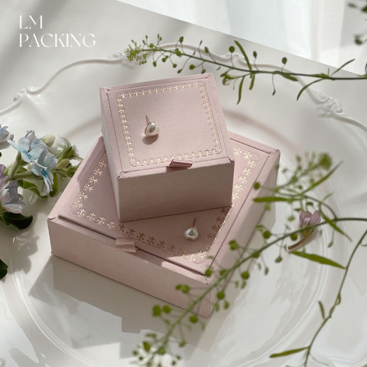 High-End Jewelry Box Compact Flocked Wooden Ring Storage Retro Necklace Case for Travel Home Gift Women Display