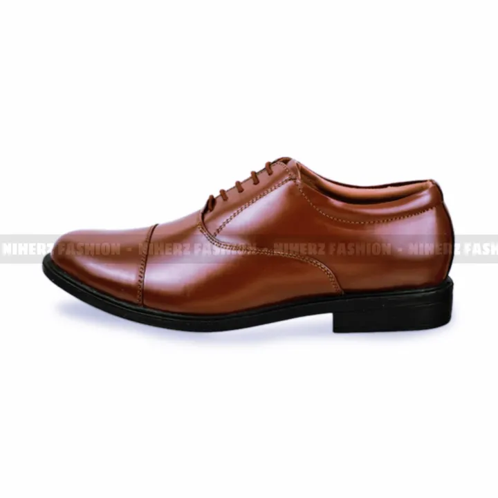 Black%20Oxford%20Shoe%20For%20Men%20Bullock%20men's%20shoes%20Korean%20version%20of%20British%20fashion%20shoes%20casual%20business%20formal%20leather%20shoes%20men's%20black%20wedding%20shoes%20(With%20Free%20Gift)%20-%20Image%204