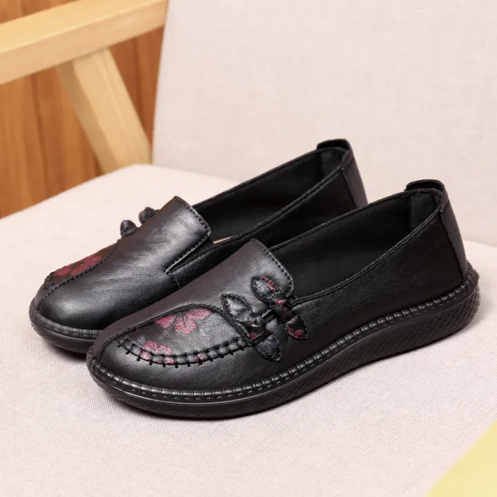 2023New%20Old%20Beijing%20Cloth%20Shoes%20Women's%20Soft%20Bottom%20Comfortable%20Non-Slip%20Waterproof%20Leisure%20Versatile%20Middle-Aged%20and%20Elderly%20Mother%20Shoes%20-%20Image%205