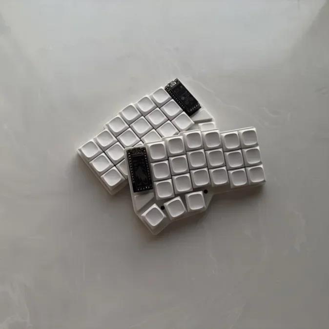 Corne%203x6%20Low%20Profile%20Split%20Keyboards%20Ergonomic%20Custom%20Zmk%20Bluetooth%20Nice%20View%20Screen%20Choc%20V1%20Wireless%20Split%20Mechanical%20Keyboard%20-%20Image%207
