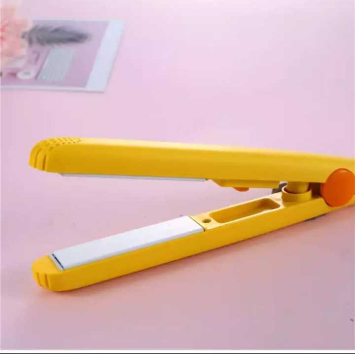 Students%20and%20Travlling%20Mini%20Hair%20Straightener%20Curlin%20Irons%20-%20Image%204