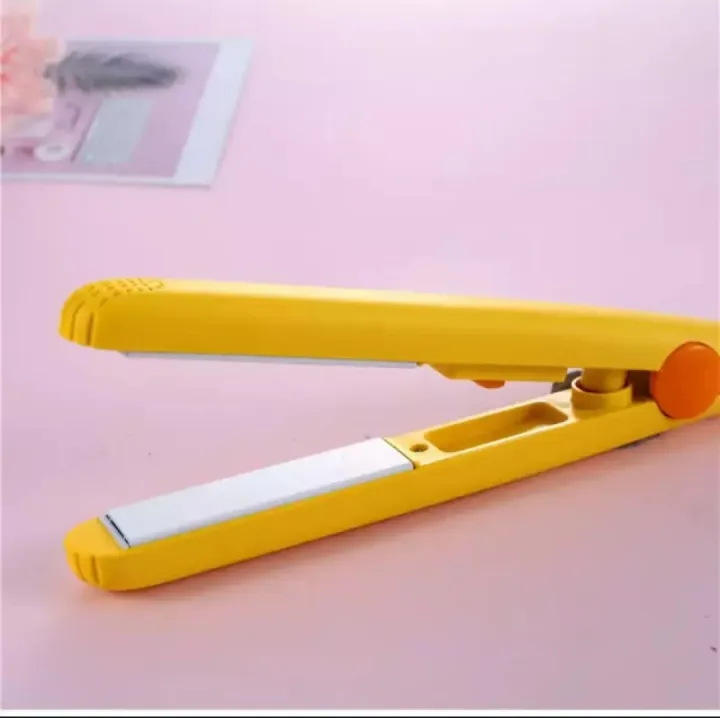 Students%20and%20Travlling%20Mini%20Hair%20Straightener%20Curlin%20Irons%20-%20Image%204