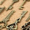 (New)[LK] 13Pc Antique Old Look Bronze Key Vintage DIY Pendant Metal Charm Decoration. 