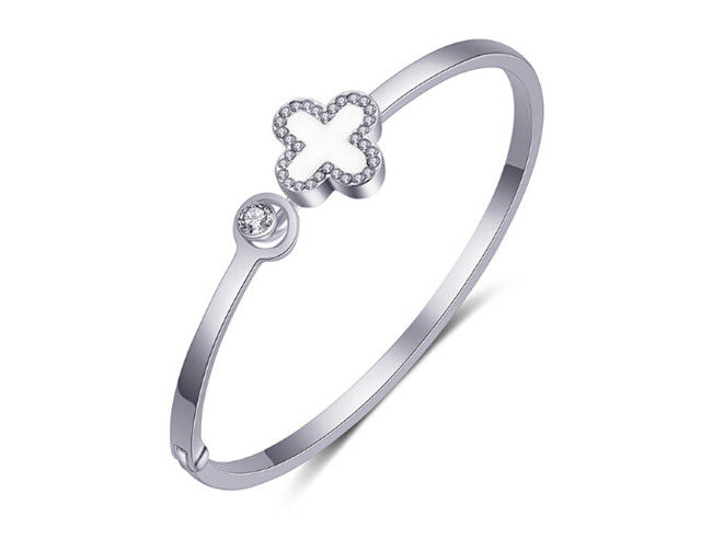 Alloy%20material%20Four-leaf%20clover%20bracelet%20-%20Image%207