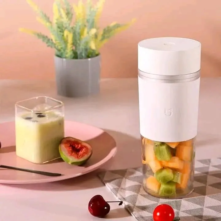 Xiaomi%20MIJIA%20Mini%20Juice%20Blender%20300ML%20Portable%20Juicer%20Cup%20-%20Image%203