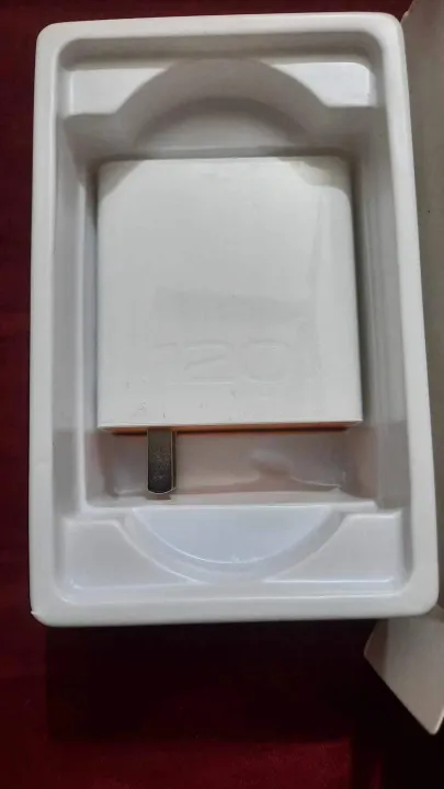 vivo%20120%20watt%20fast%20charger%20-%20Image%205