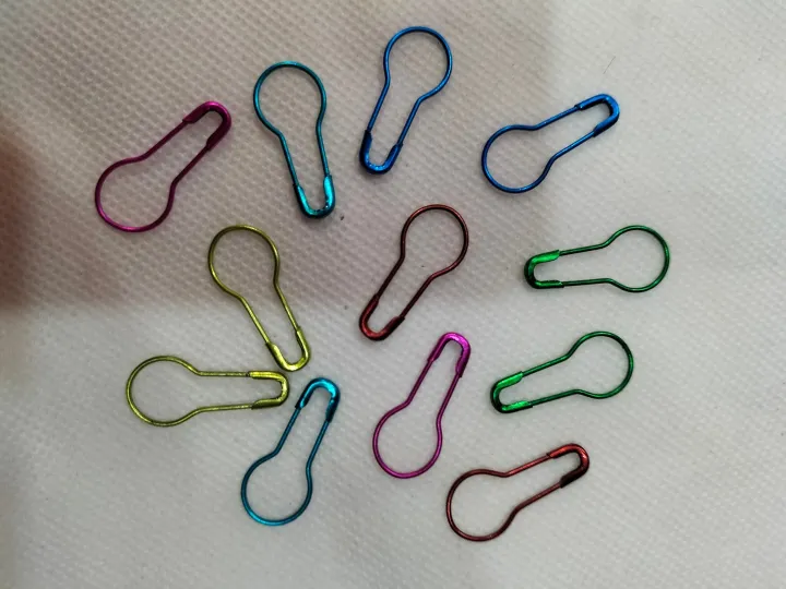 Elegant%20Coil-Less%20Metal%20Hijab%20Pins%20-%20Multi-Color%20Set%20-%20Image%202