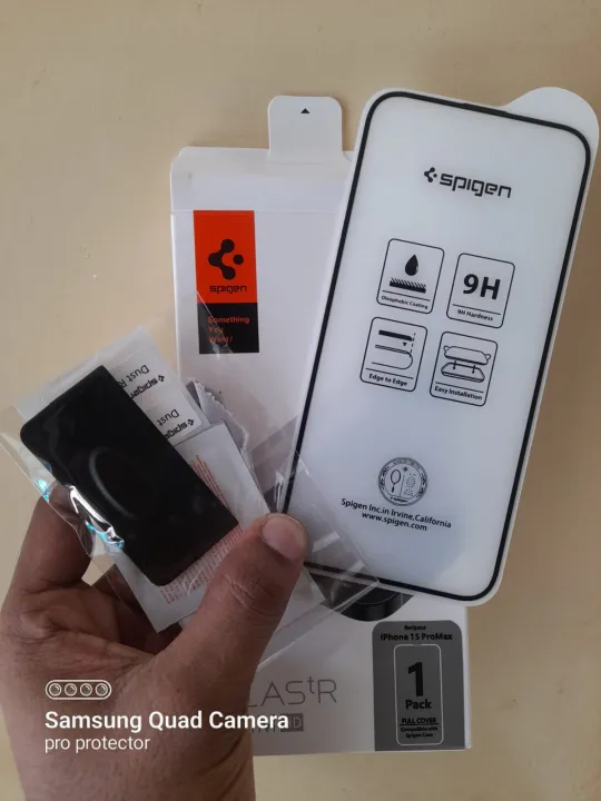 Spigen%20iphone%2015%20pro%20max%206.7"%20Official%20HD%20tempered%20glass%20screen%20protector%20-%20Image%203