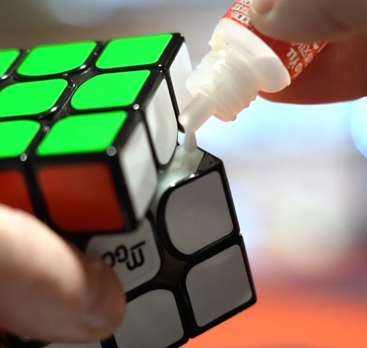 %E3%80%90Yurui%E3%80%91MoYu%20Silicone%20Lubricant%20for%20Rubik's%20Cube%20/%20Professional%20/%20Accessory%20-%20Image%204