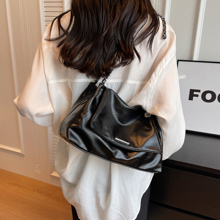 Casual%20soft%20face%20large%20capacity%20bag%20women's%202024%20new%20popular%20versatile%20chain%20crossbody%20bag%20silver%20shoulder%20bag%20-%20Image%203
