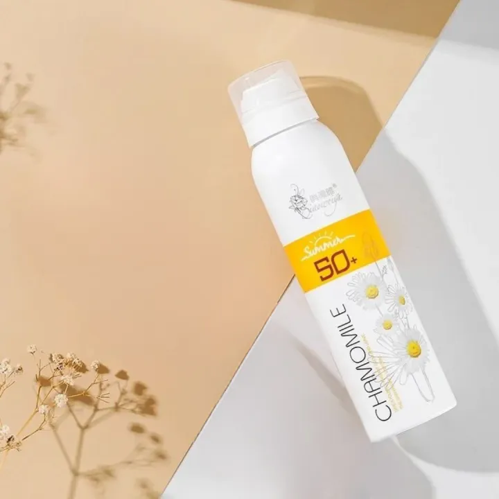 Chamomile%20Essence%20Shoothing,%20Moisturizing,%20Isolating%20And%20Protecting%20Sunscreen%20Spray%20SPF%2050++%20-%20Image%204