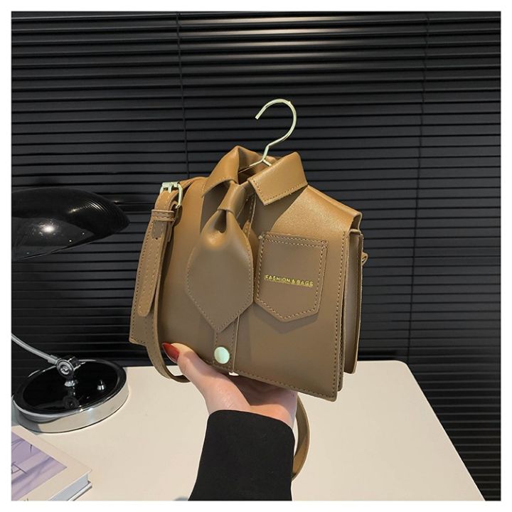 Spring%20trend,%20new%20design,%20PU%20material%20fabric%20crossbody%20bag,%20new%20women's%20bag,%20trendy%20and%20versatile,%20simple%20shoulder%20bag%20-%20Image%204