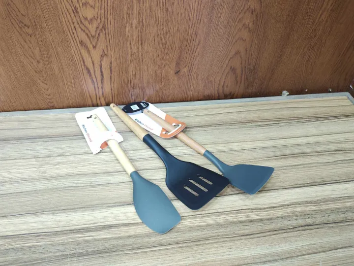 Kitchen%20Heat%20Resistant%20Silicone%20Spatula%203%20pcs%20Set%20Multicolor.%20Wooden%20Silicone%20Spatula.%20CD:360.%20-%20Image%207