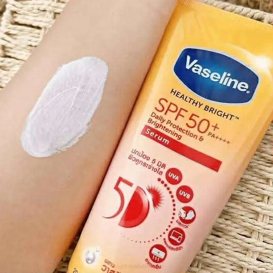 Vaseline%20Healthy%20Bright%20Daily%20Protection%20Brightening%20Serum%20SPF%2050+%20PA++++%20300%20ML%20(%20Thailand)%20-%20Image%202