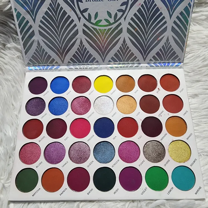 HAWAII%20Collection%2035%20Color%20Palette%20,%20Shimmery,%20Matte,%20Glittery%20-%20Image%202