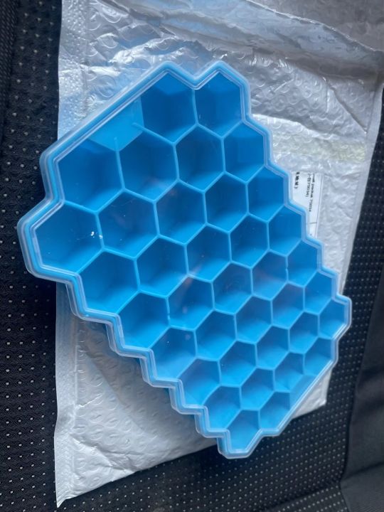 37%20Cavity%20Silicone%20Ice%20Cube%20Tray%20BPA%20Free%20Honeycomb%20Design%20Flexible%20&%20Easy%20Release%20Ideal%20for%20Freezer%20Baby%20Food%20and%20Cocktails%20-%20Image%205