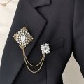 Baroque British Style Rhinestone Brooch Pins Emerald Tassel Chain Pearl Brooch Collar Shirt Pin Accessories for Women.