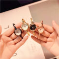 Korean version of simple fashion small fresh retro watch Open type small bracelet style ladies student fashion watch. 