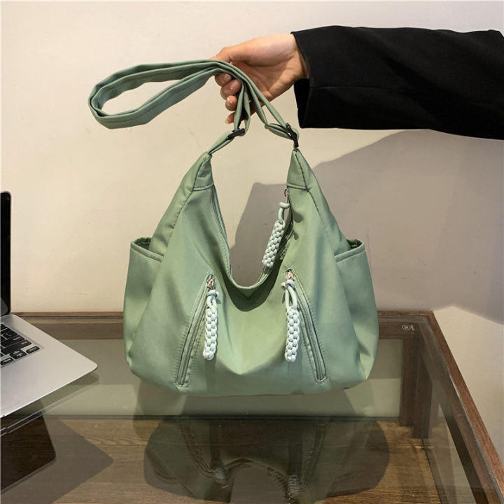 New%20Casual%20Large%20Capacity%20Trendy%20Fabric%20Lightweight%20Crossbody%20Bag%20Fashion%20Solid%20Color%20Commuter%20Shoulder%20Large%20Bag%20-%20Image%204