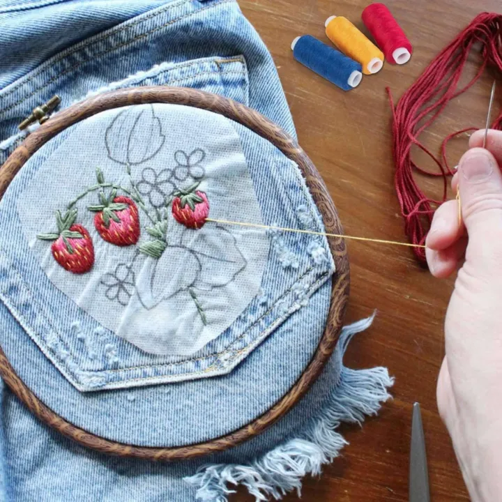 Sewing%20Thread%20Set%20100%20Colour%20250Yd%20Each%20Spool%20for%20Hand/Machine%20Sewing%20-%20Image%202