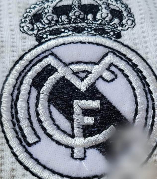 Football%20Club%20Real%20Madrid%20New%20Training%20Jersey%20Kit%20-%20White%20-%20Image%207