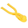Snowball Mold Clip, Cute Easy Operation Duck Shape Interactive Snow Toy Convenient Snowball Maker with Handle for Kids for Winter. 