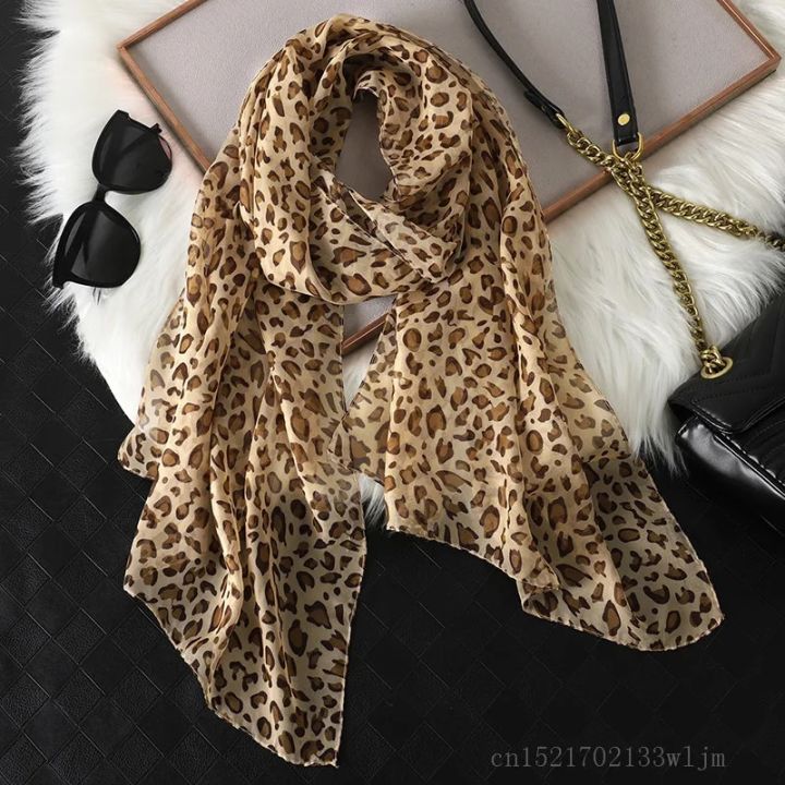 2024%20Fashion%20Printed%20Leopard%20Chiffon%20Hijab%20Scarf%20Women%20Pareo%20Lady%20Bandanas%20Beach%20Towels%20Summer%20Muslim%20Veil%20Wrap%20Female%20Foulard%20-%20Image%203