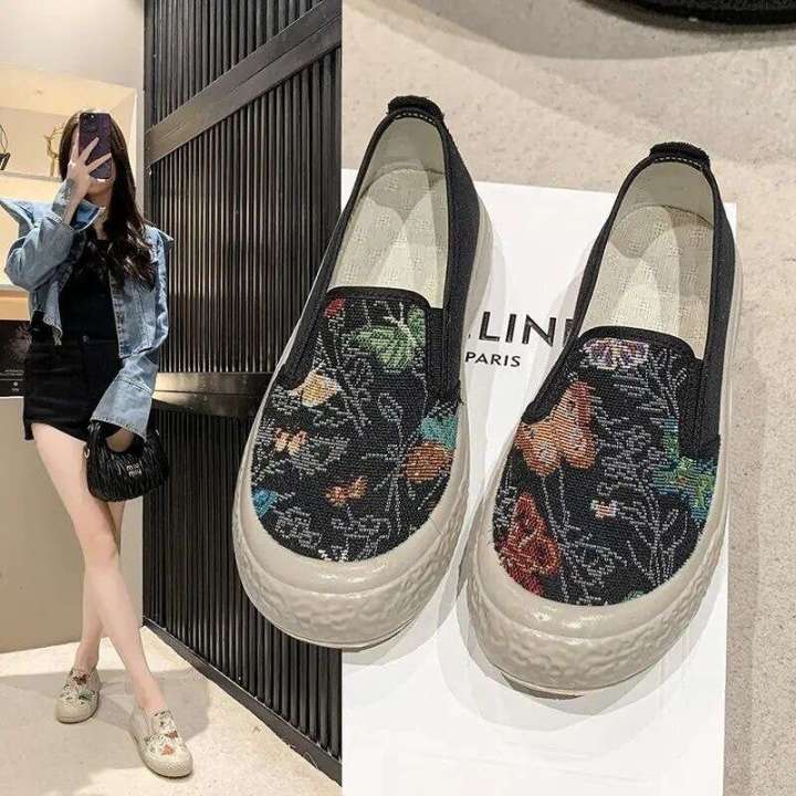 Summer%20Old%20Beijing%20Cloth%20Women's%20with%20Hollow%20Breathable%20Casual%20Soft%20Sole%20Mesh%20Flat%20Bottom,%20One%20Step,%20Mom's%20Shoes%20-%20Image%207