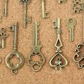 (New)[LK] 13Pc Antique Old Look Bronze Key Vintage DIY Pendant Metal Charm Decoration. 