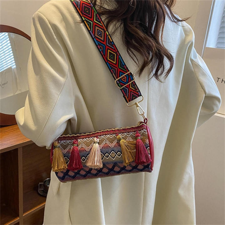 Retro%20Tassel%20Bag%20Unique%20Design%20Embroidery%20Color%20Clash%20Women's%20Bag%20-shaped%20Fashion%20Crossbody%20Bag%20for%20Streetwear%20Accessory%20Young%20Adults%20%20Use%20Fashion%20Statement%20-%20Image%202