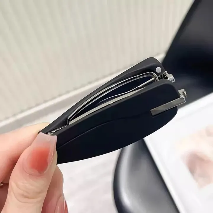Folding%20Reading%20Glasses%20360%20Degree%20Rotating%20Anti%20Blue%20Light%20For%20Men%20And%20Women%20Small%20Portable%20HD%20Comfortable%20Prescription%20Glasses%20-%20Image%206