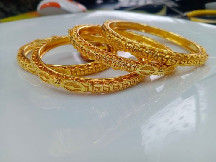 Golden%20Plated%20Bangles%20Or%20Curi%20for%20Womenn%204%20Pcs%20Set.%20Golden%20Hater%20Bala%20Party%20Bangles%20For%20Women%20&%20Girls%20gift.%20C:A60%20-%20Image%208