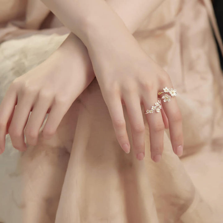 Silver%20Color%20Flower%20Adjustable%20Ring%20for%20Women%20-%20Image%202