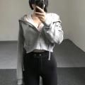 Spring and Autumn New Cardigan Cropped Top Korean Version Hooded Sweatshirt Women's Thin Solid Color Student Zipper Small Jacket Looks Thin.