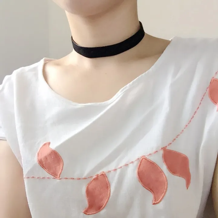 Velvet%20Choker%20Necklace%20Gothic%20Vintage%20Neck%20Chain%20Necklace%20Girl%20Women%20Black%20Choker%20Fashion%20Jewelry%20On%20The%20Neck%20Collar%20Accessories%20-%20Image%203