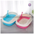 Cat Litter Box With Scoop. 