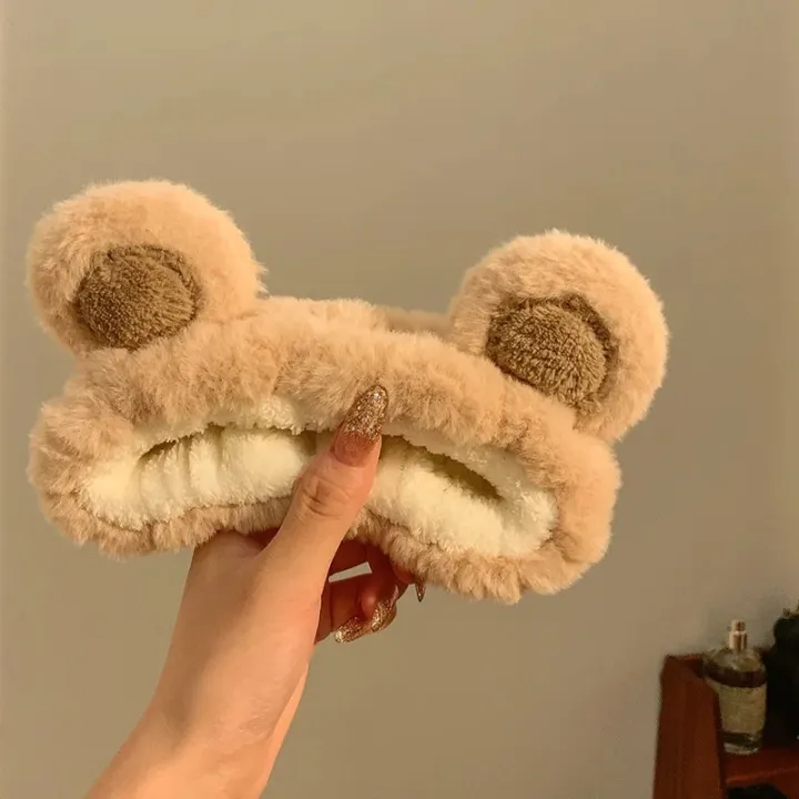 In%202023%20The%20New%20Sweet%20and%20Cute%20Bear%20Plush%20Face%20Wash%20Hair%20Band%20Female%20Cartoon%20Facial%20Mask%20Special%20Headband%20Four%20Seasons%20Gifts%20-%20Image%204