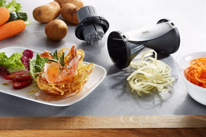 GEFU%20Spiralizer%20-%20Vegetable%20Spiral%20Slicer%20with%20Attachable%20Finger%20Guard%20-%20Spirelli%202.0%20-%20Image%204
